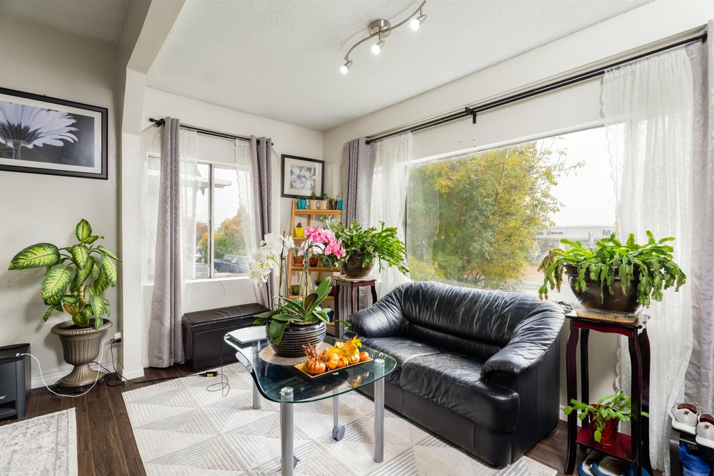 listing image 1104723431768599415