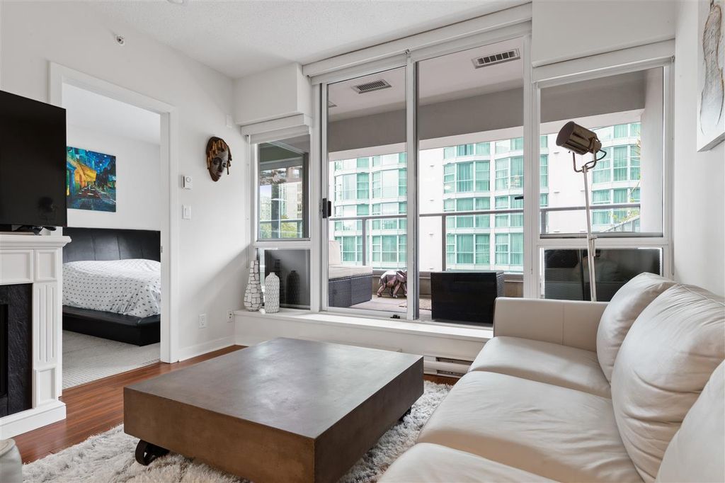 listing image 1103236556621886498