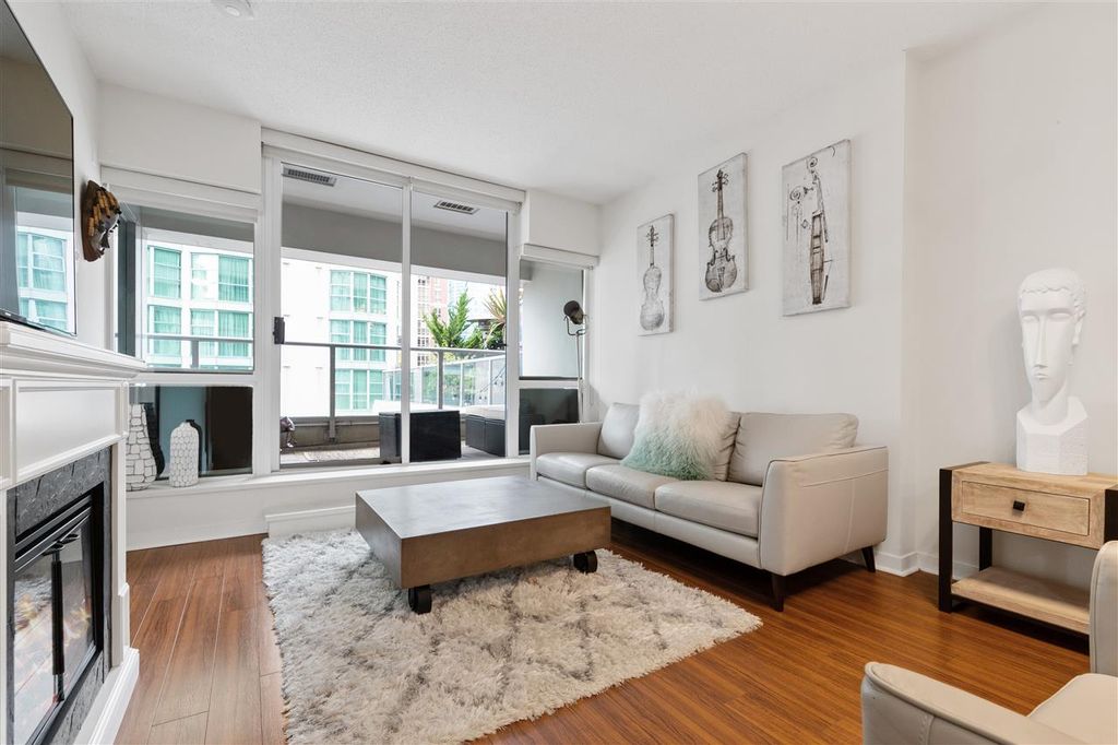 listing image 1103034875233997901