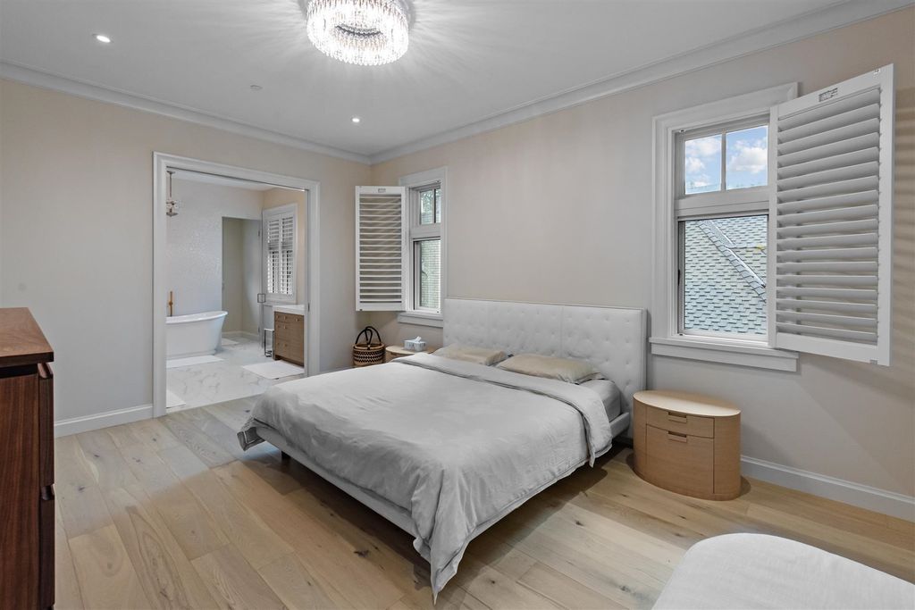 listing image 1103523606114216192