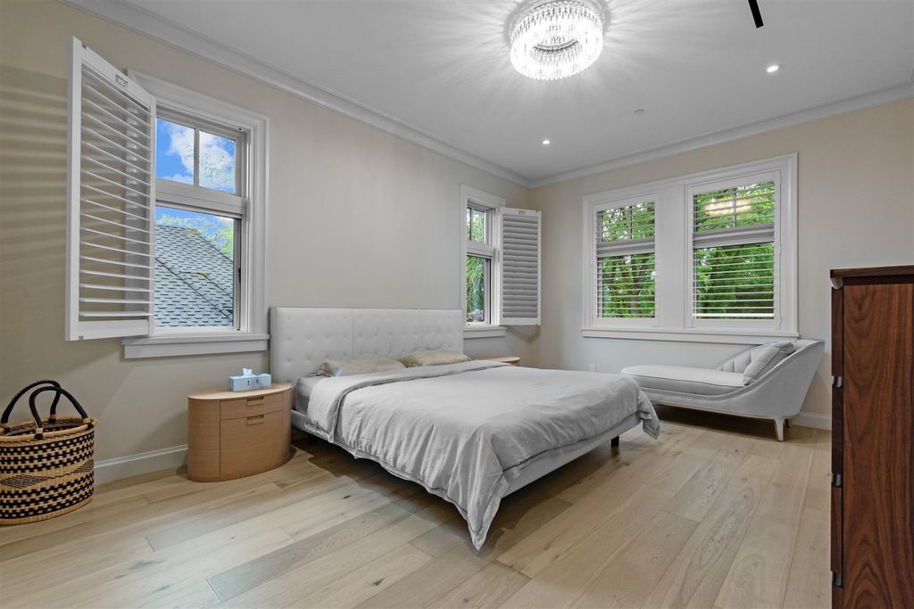 listing image 1100753956943099966