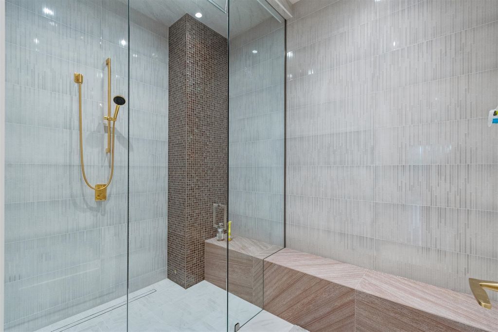 listing image 1102253740821796092