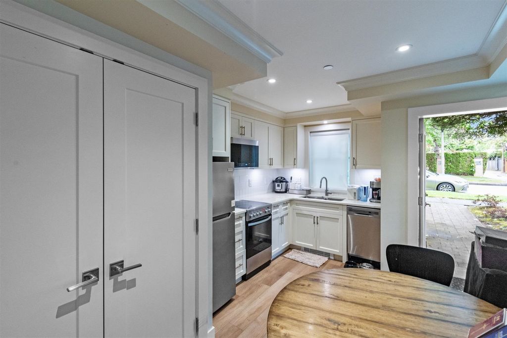 listing image 1105261569589373042