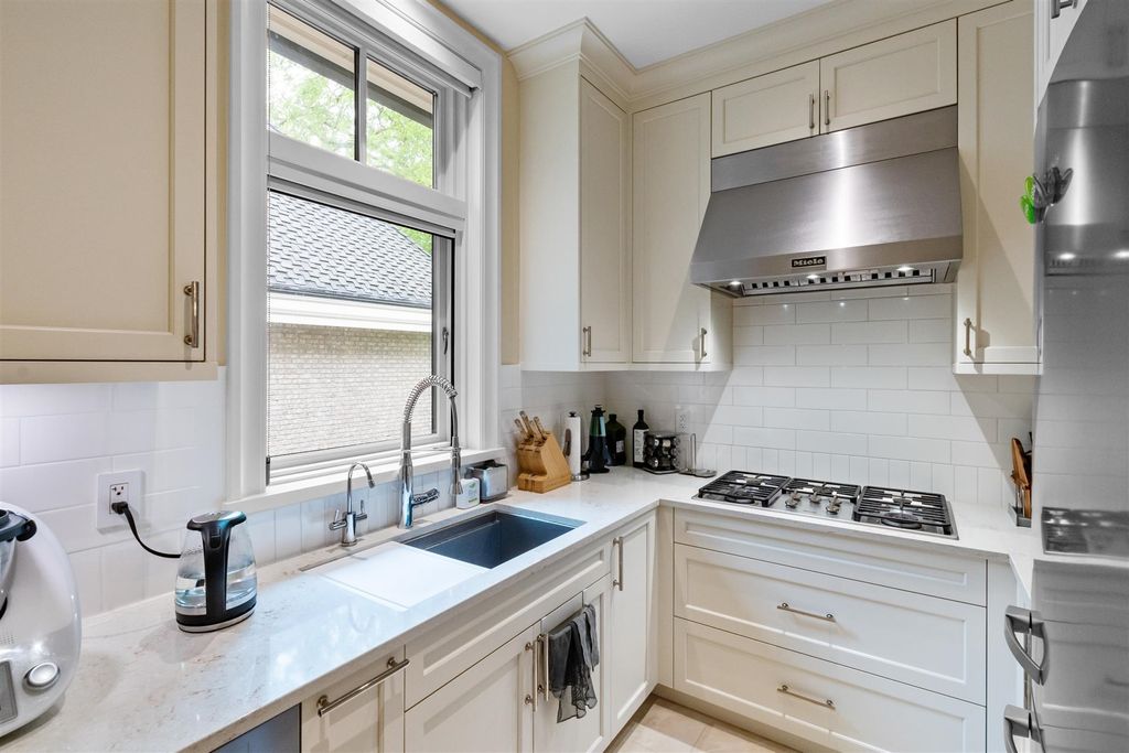 listing image 1108480683658440877