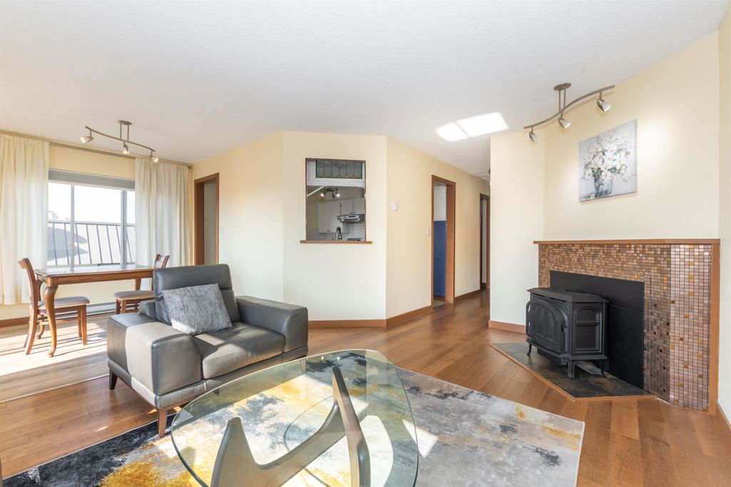 listing image 1108990526378994749