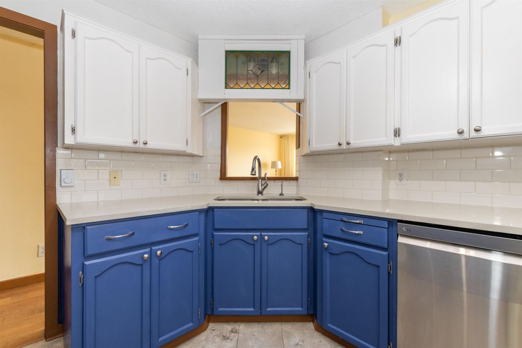 listing image 1109612445027063541