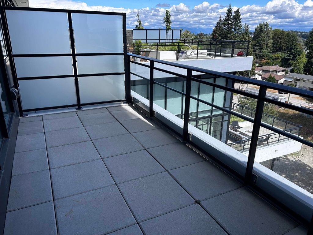 listing image 1109601365812759678