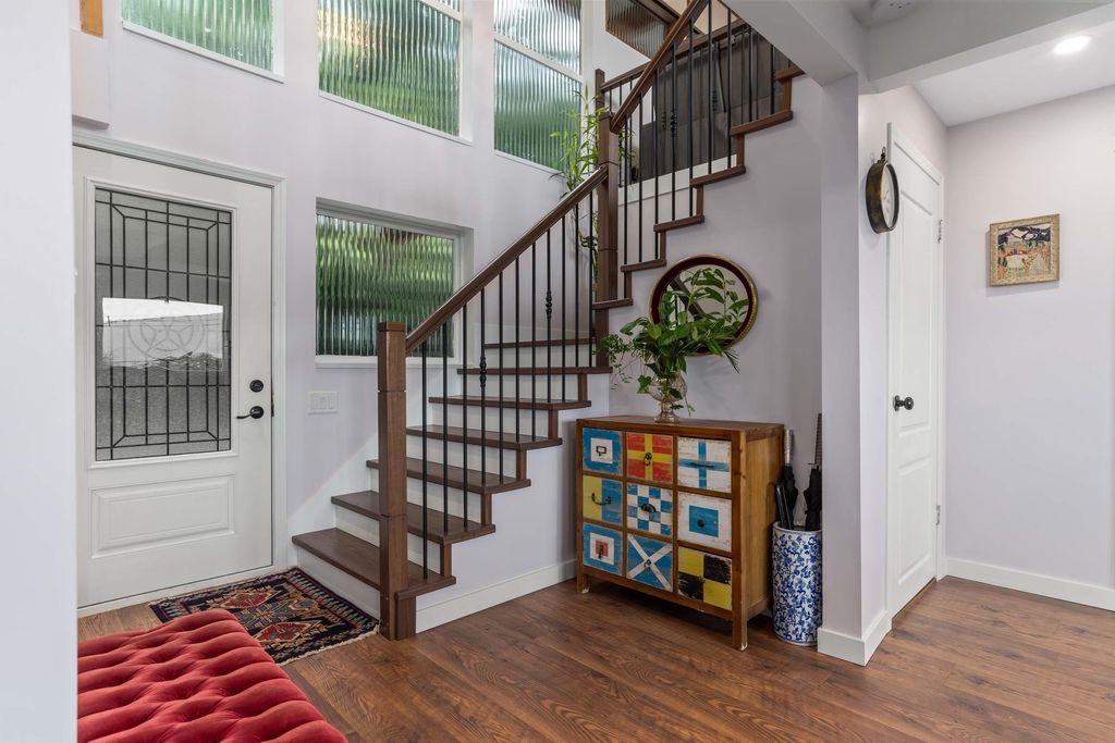 listing image 1108452860213510661