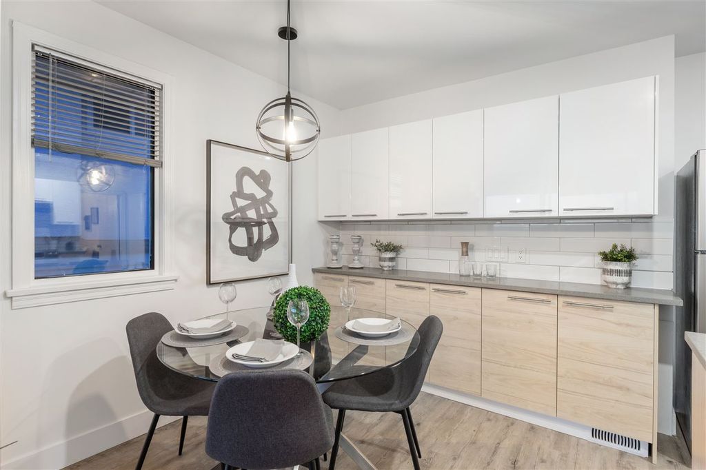 listing image 1102956798560426701