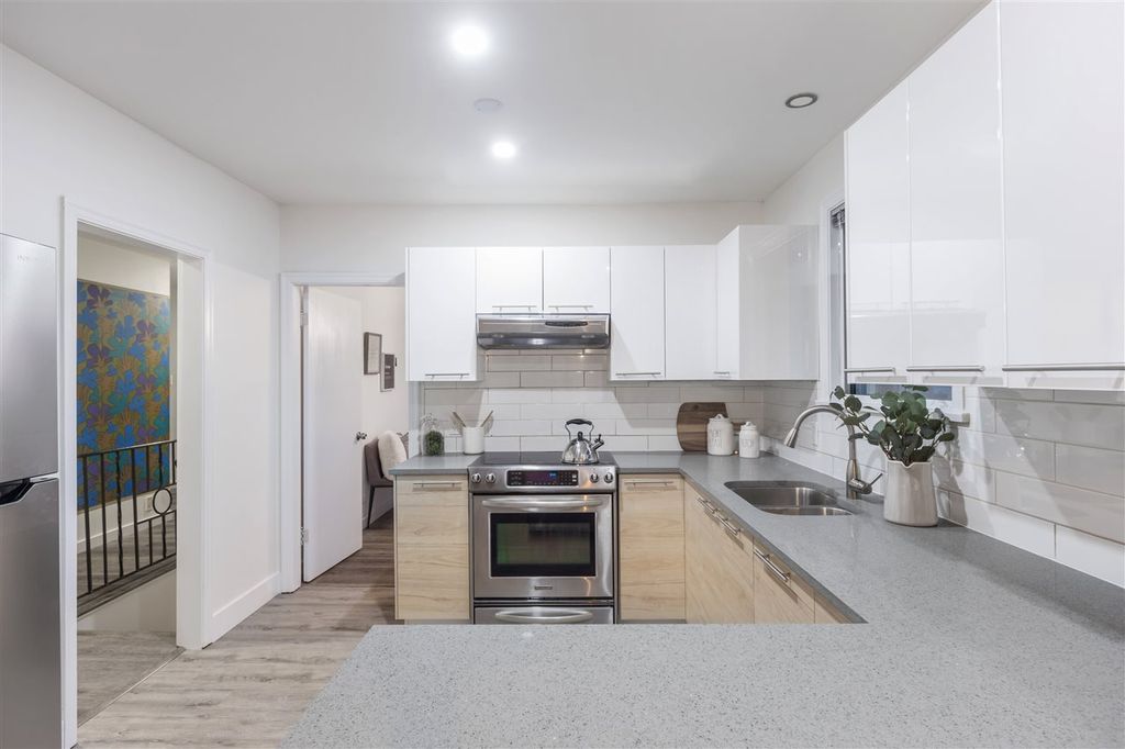 listing image 1109221715125141000