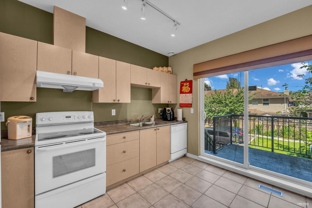 listing image 1104645100367452769