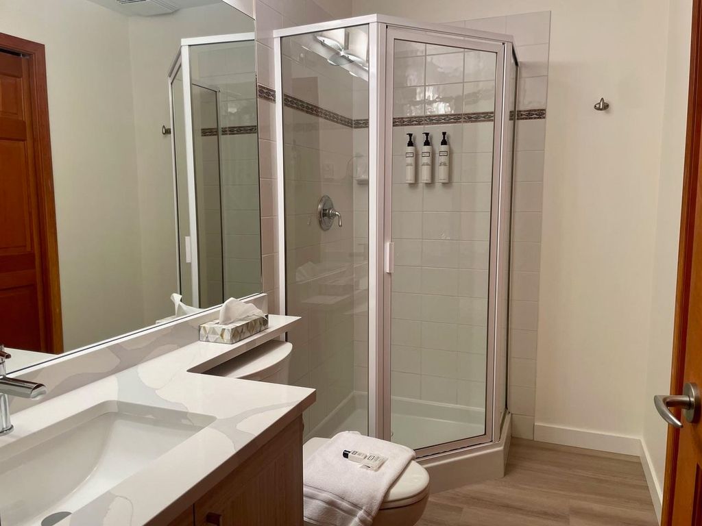 listing image 1103502678852765815