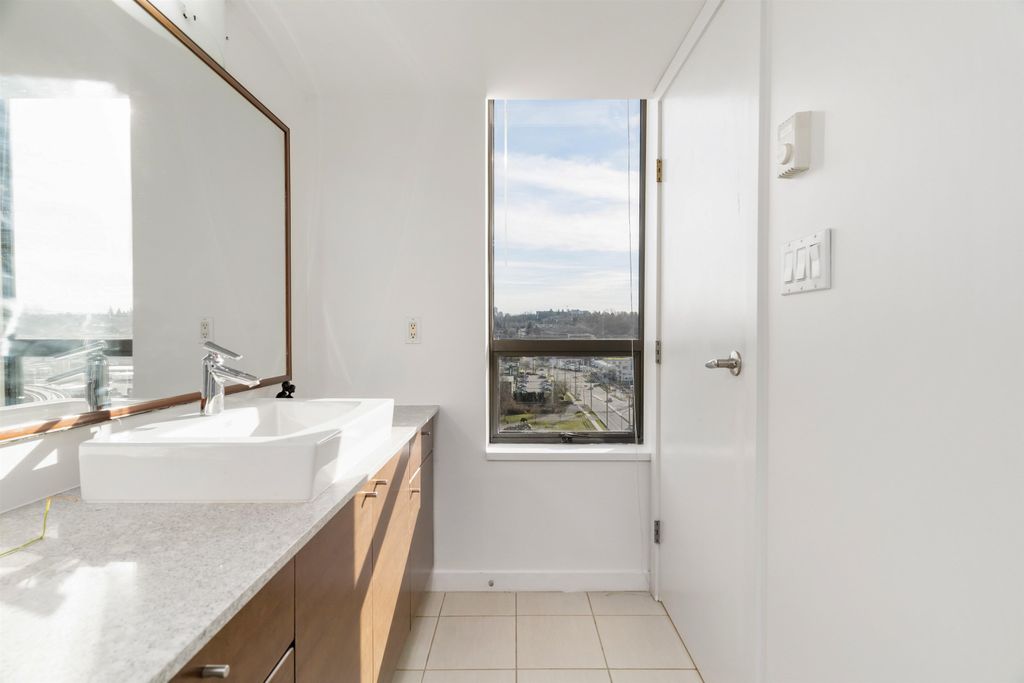 listing image 1102122022379627983