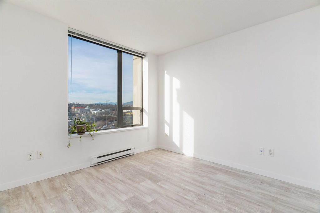 listing image 1105384381555789479