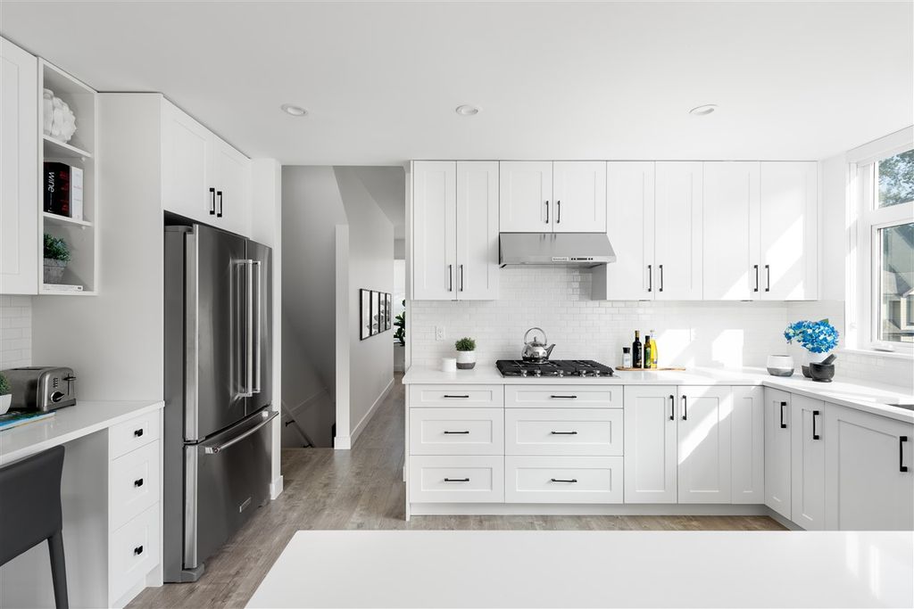 listing image 1106086892152576336