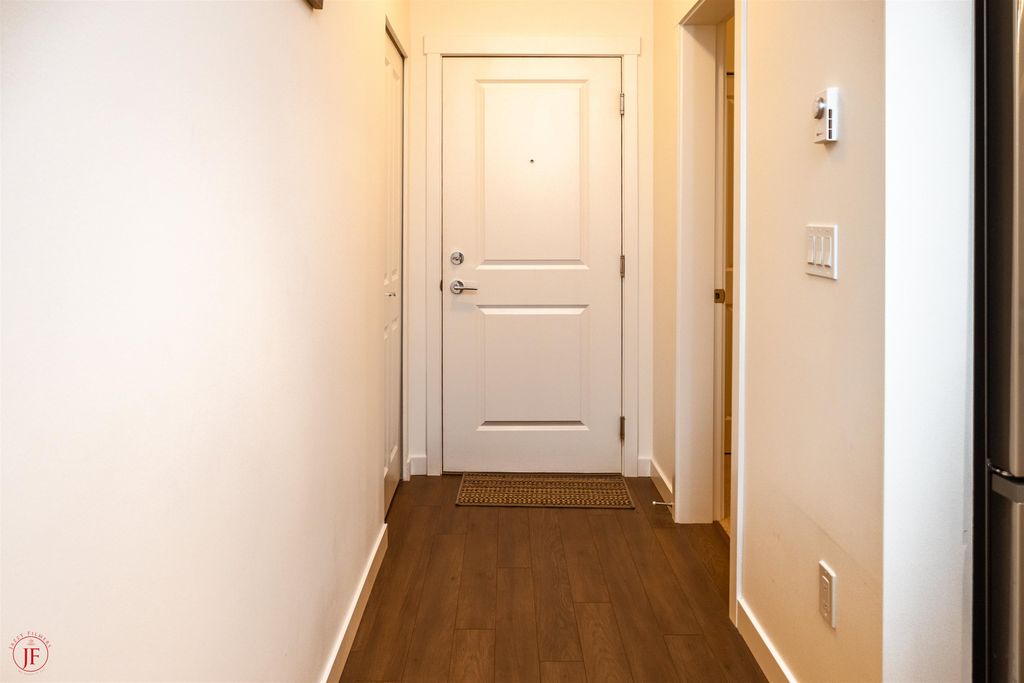 listing image 1105463534695461008