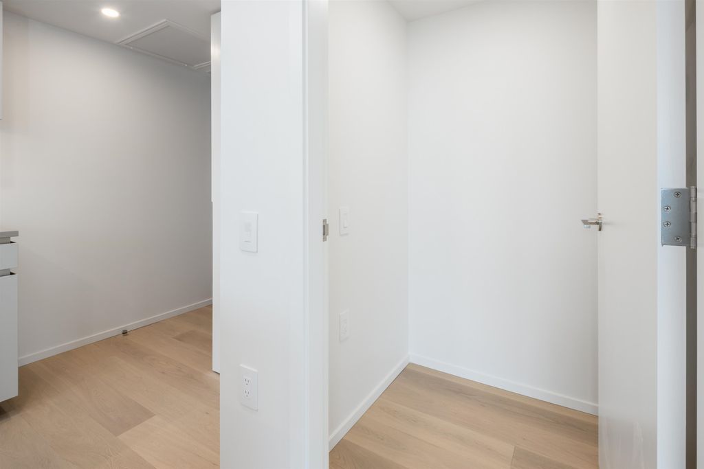 listing image 1105944338978650653