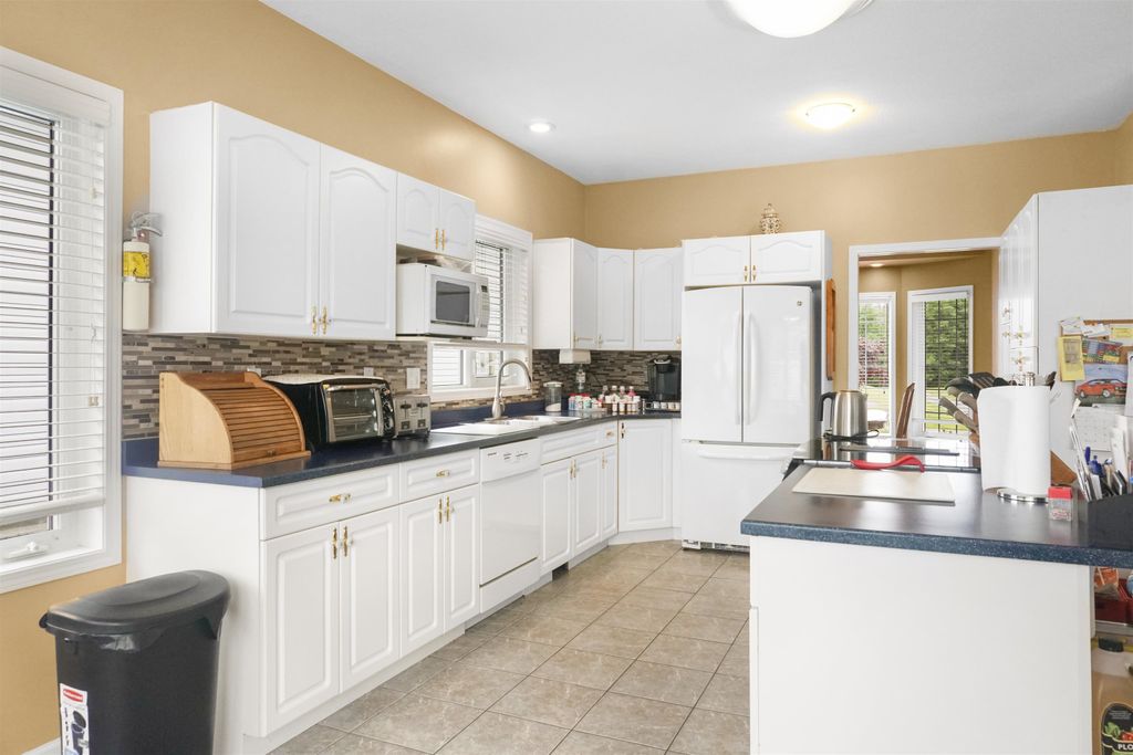 listing image 1109373701988636137