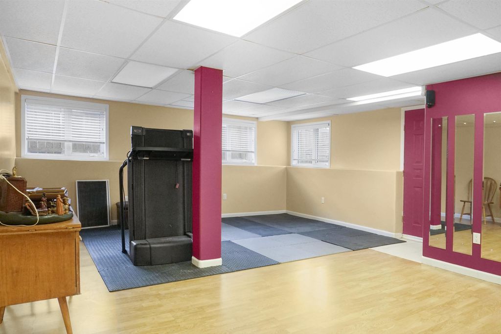 listing image 1102935273986999670