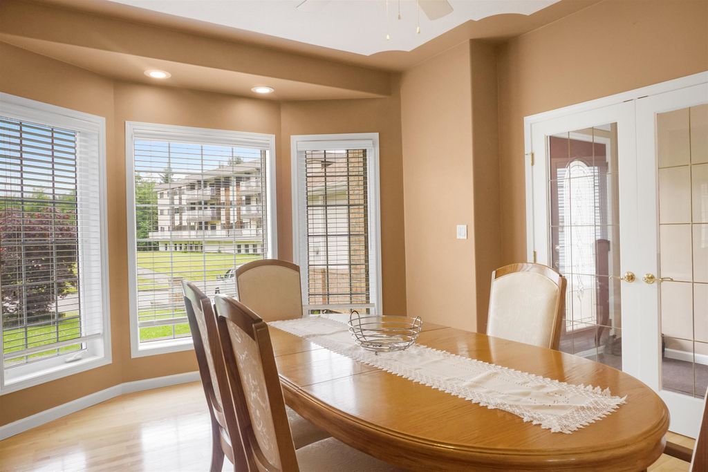 listing image 1105424429849153030