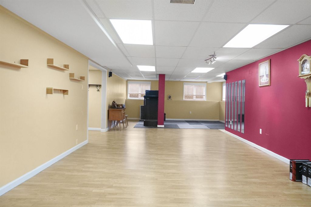 listing image 1106101522957507711