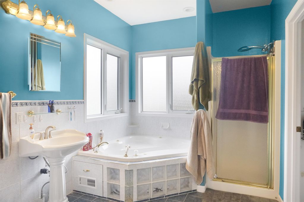 listing image 1104250402227188082