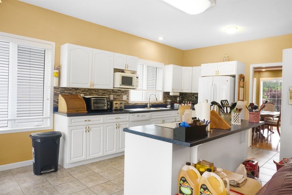 listing image 1109652671954020930