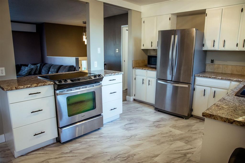 listing image 1109411976794880386