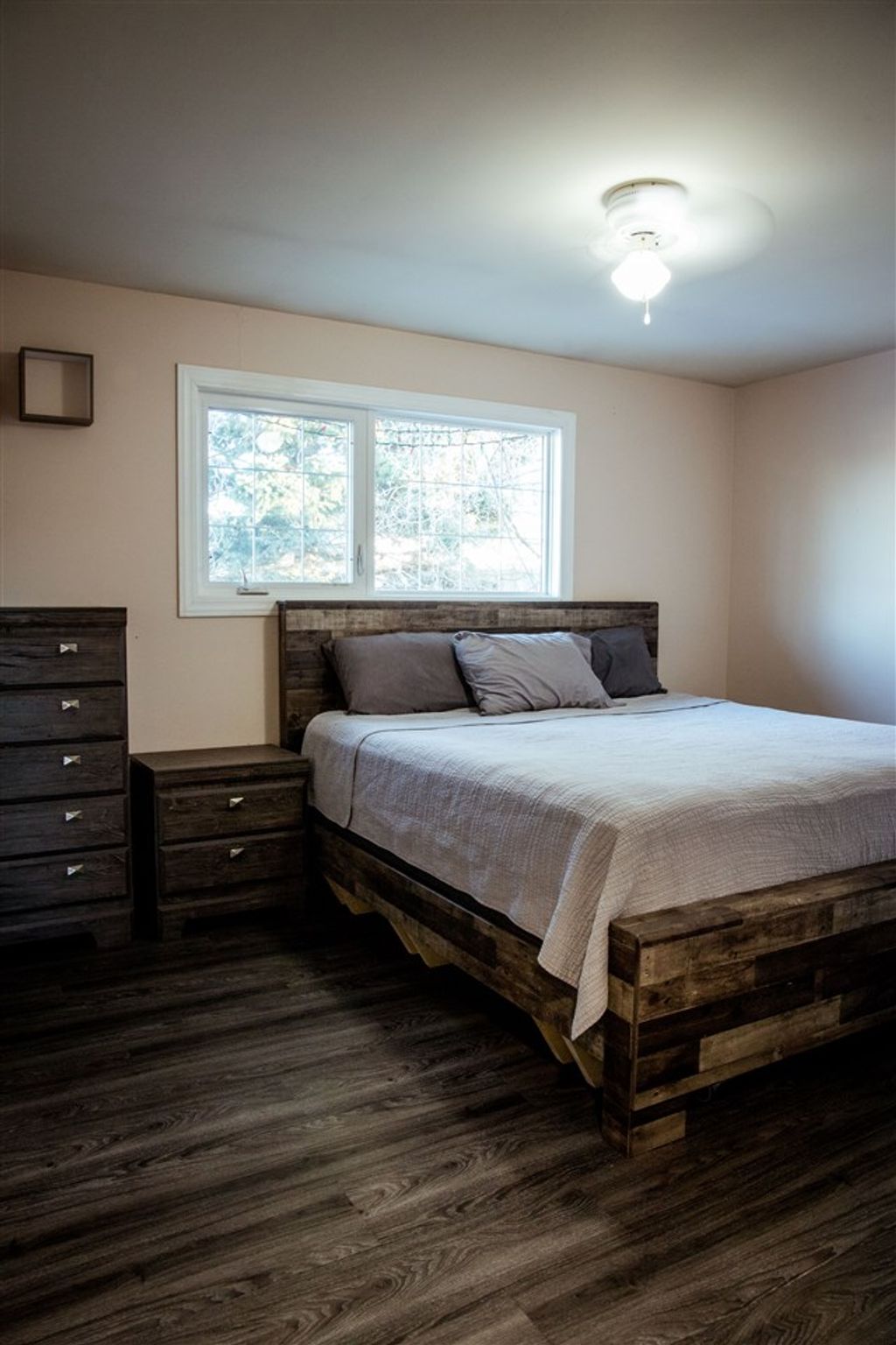 listing image 1109937258508955083