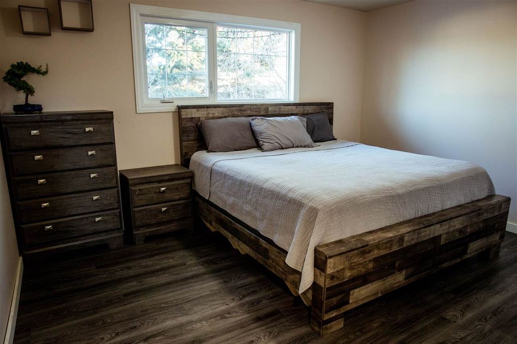 listing image 1109823186106240447