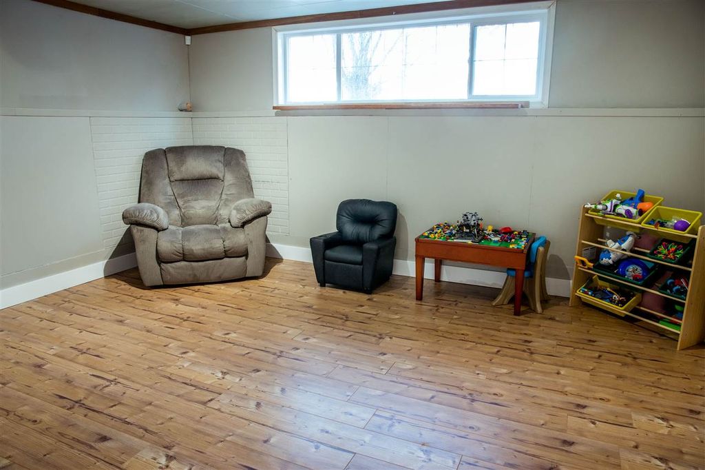 listing image 1109975256511305831