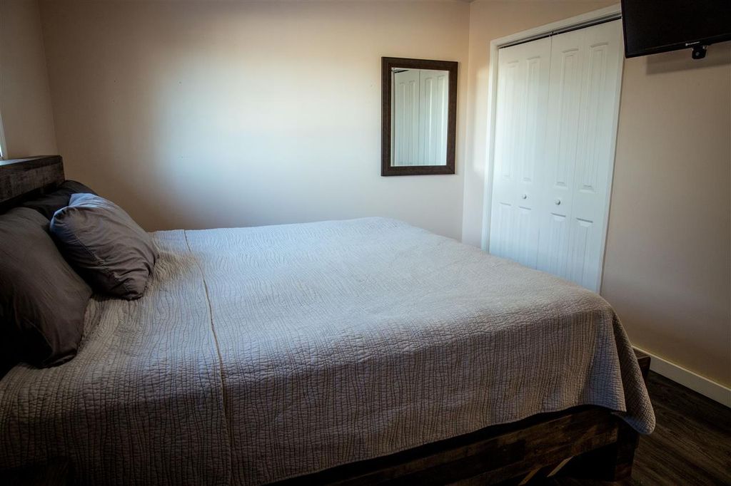 listing image 1106248884402024330