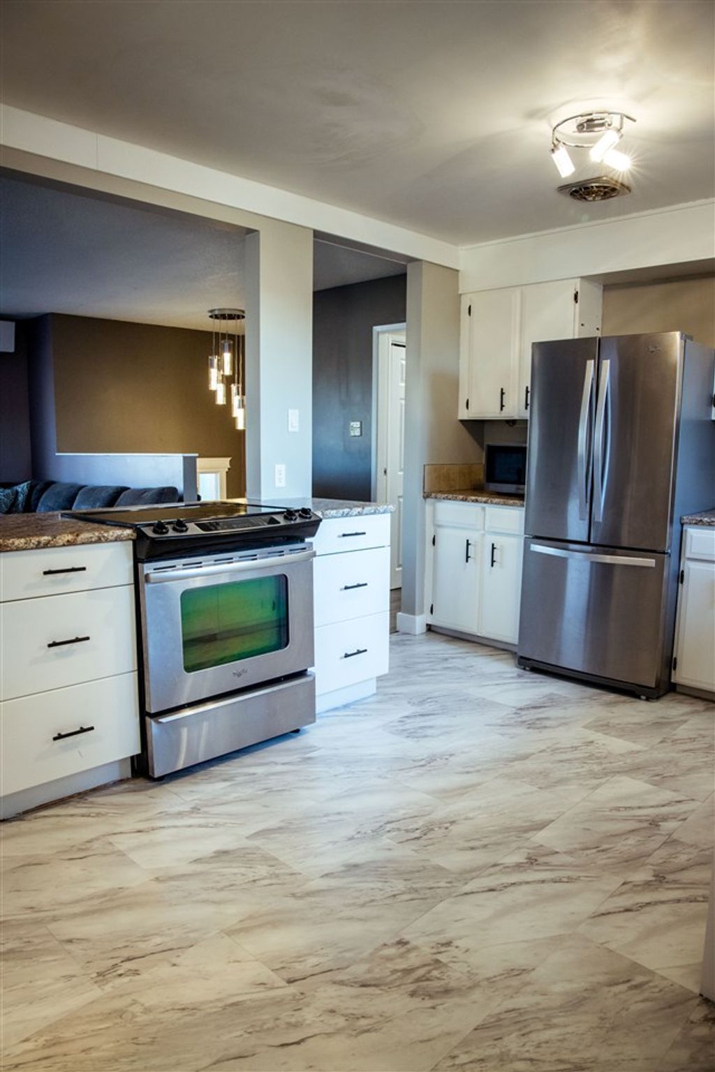 listing image 1102043143816677993