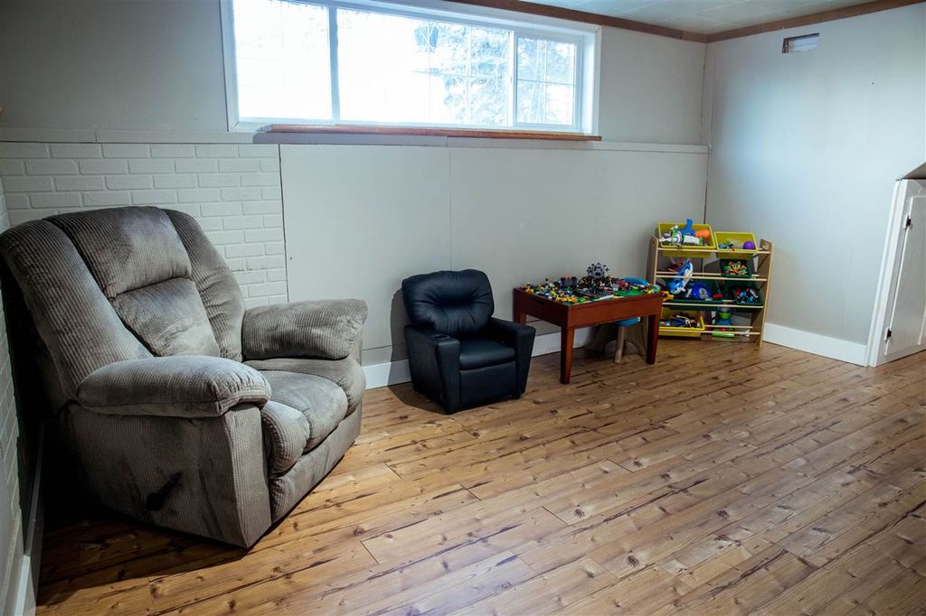 listing image 1104244854619359267