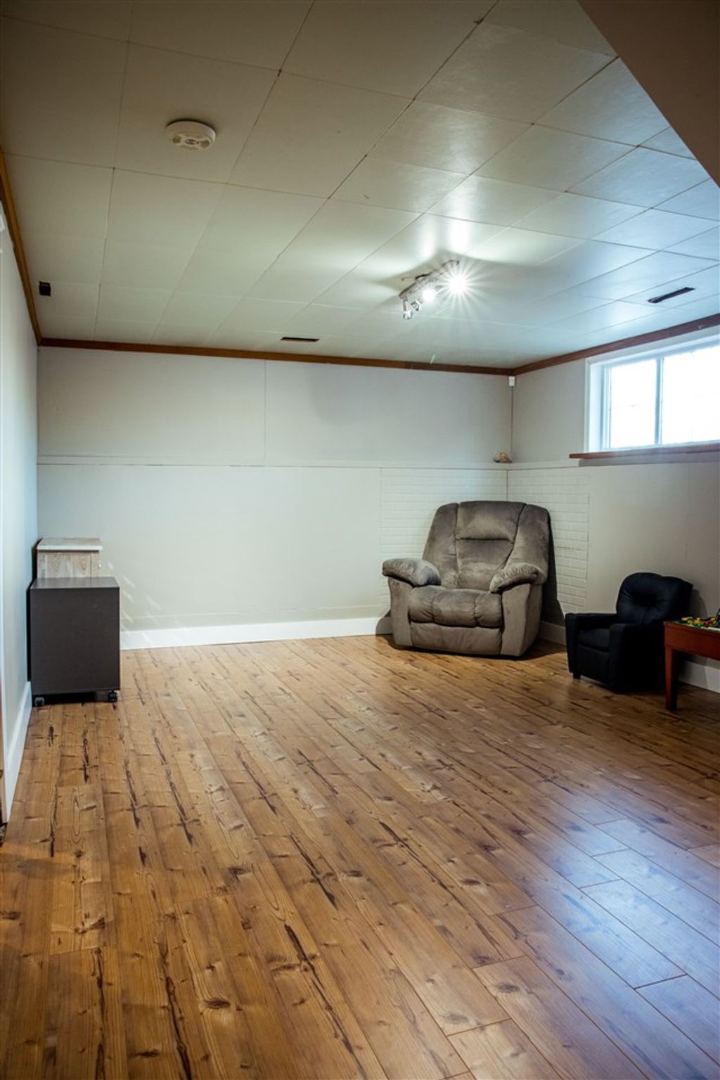 listing image 1107101728153856778