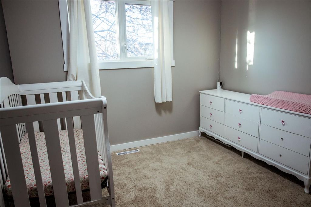 listing image 1104136384560288197