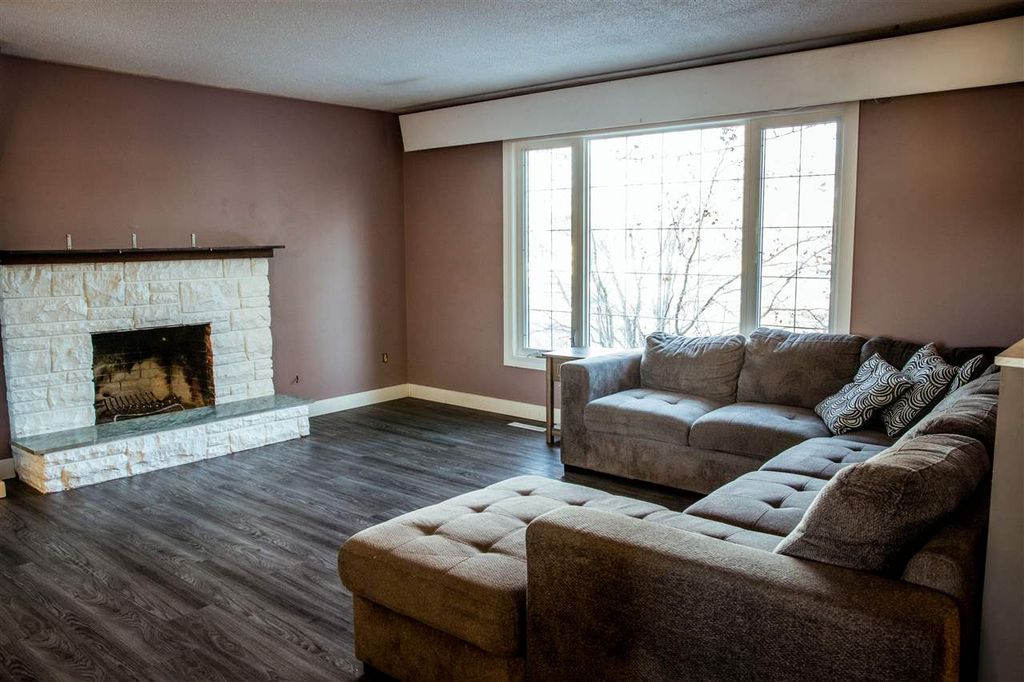 listing image 1102960193499279201