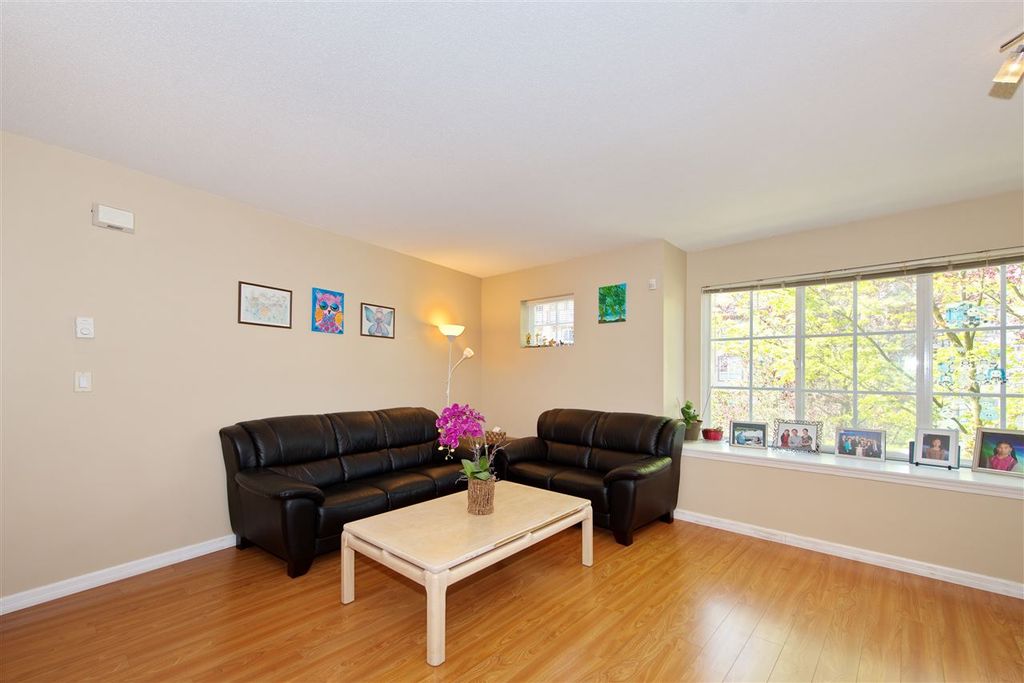 listing image 1105312648286842364