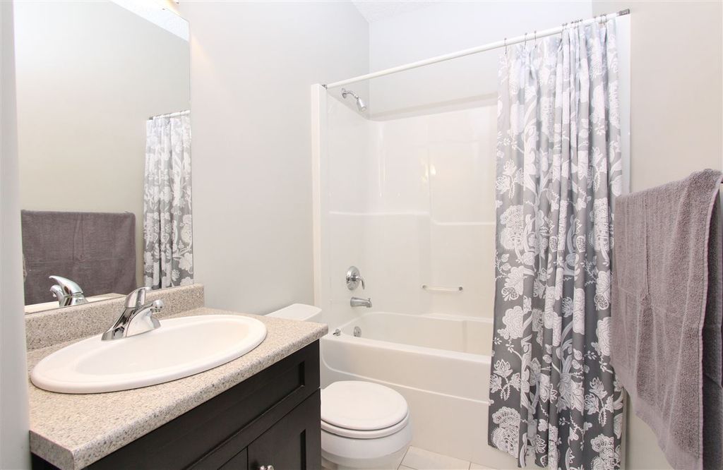 listing image 1104842818210459409