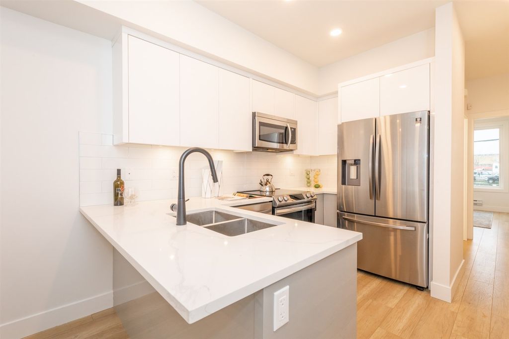 listing image 1102545745493332056