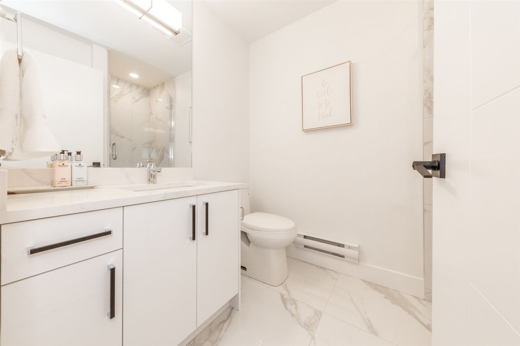 listing image 1109821619364366530