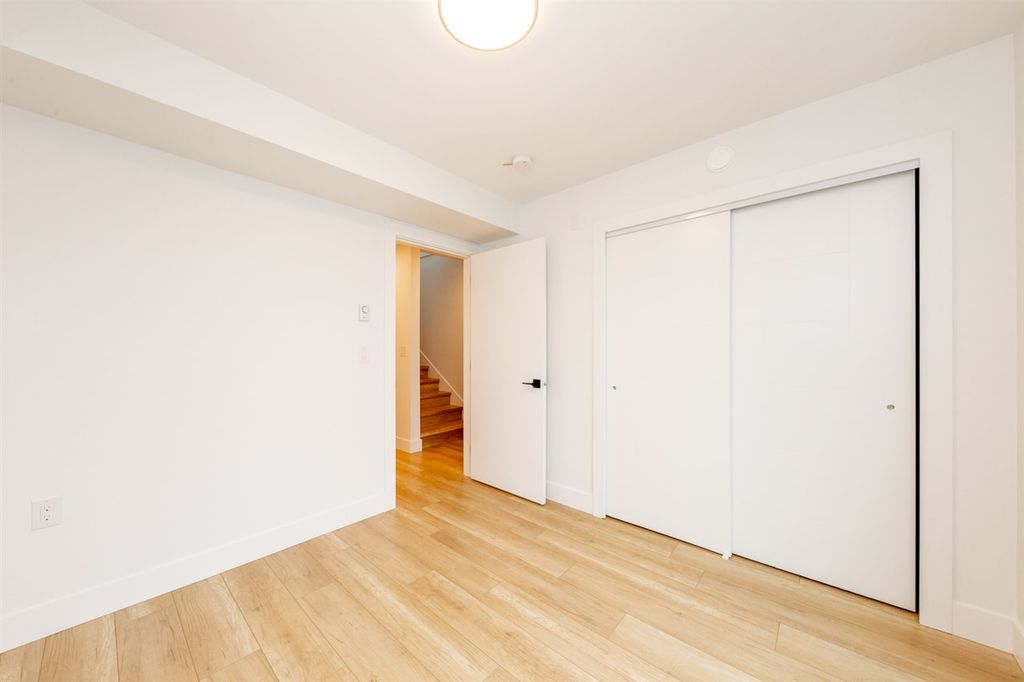 listing image 1108328110806635139