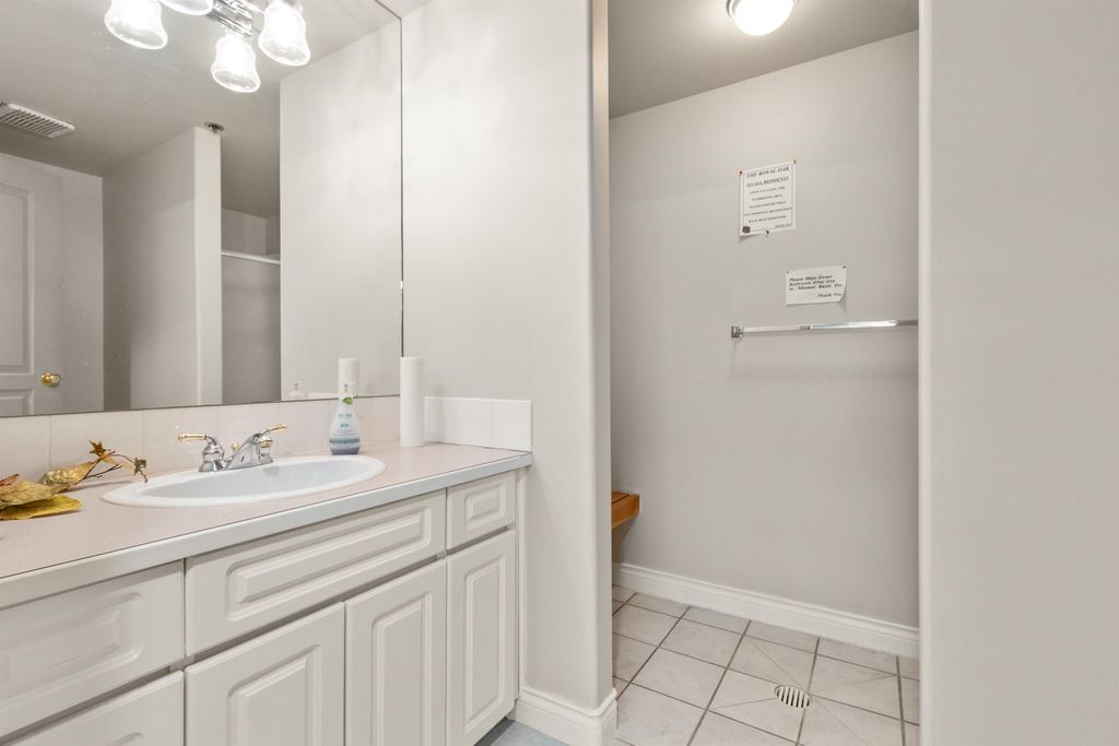 listing image 1102658051659492678