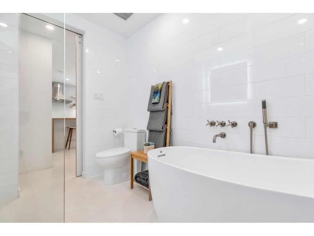 listing image 1108006239552983619