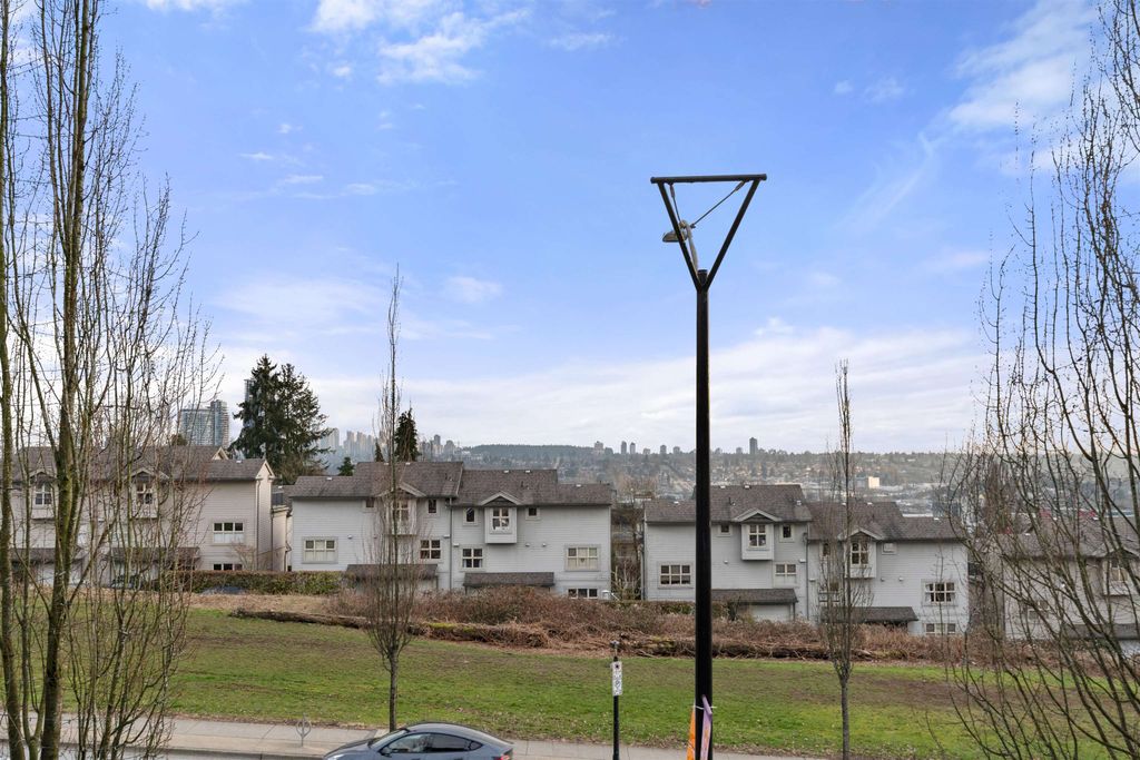 listing image 1102567791946649853