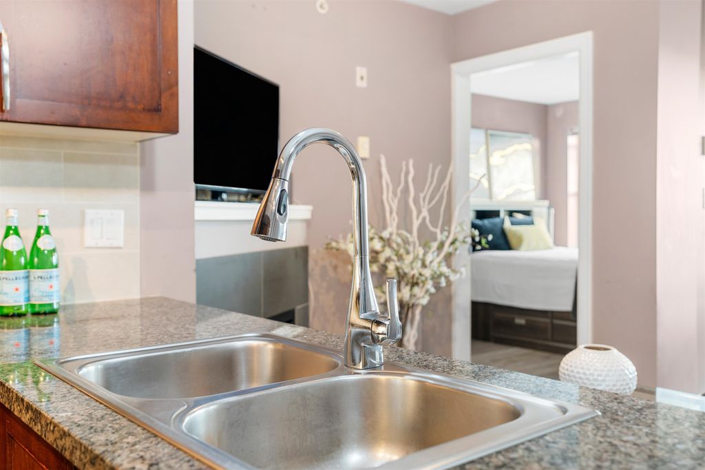 listing image 1103363456852849332