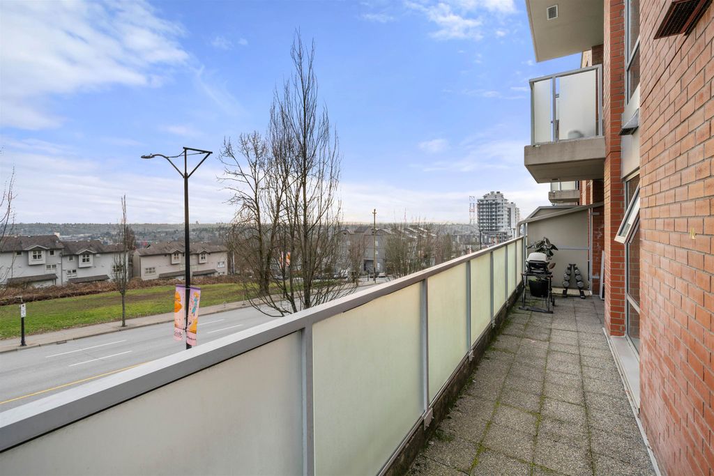 listing image 1100165669091438654