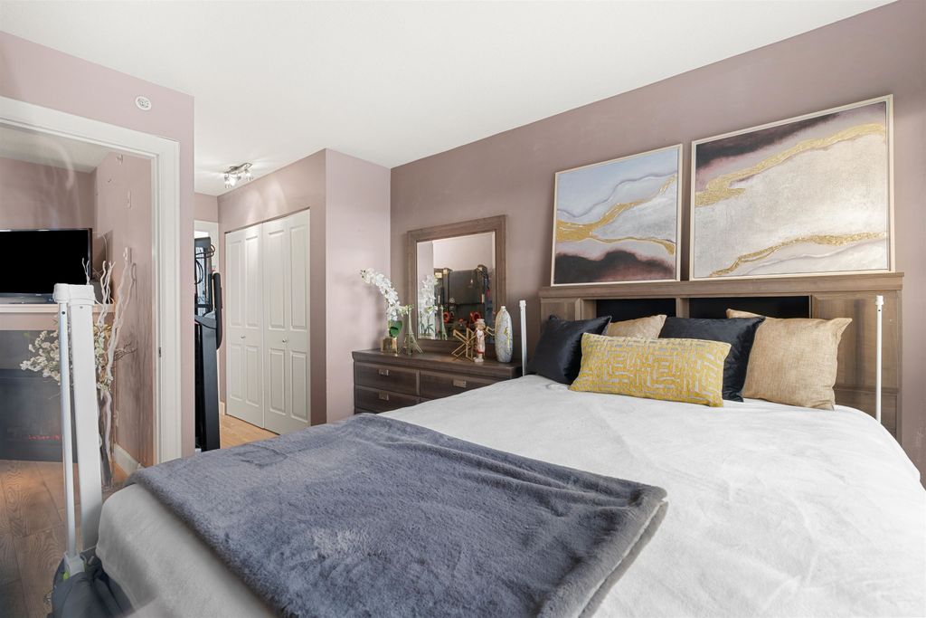 listing image 1101443577697242368