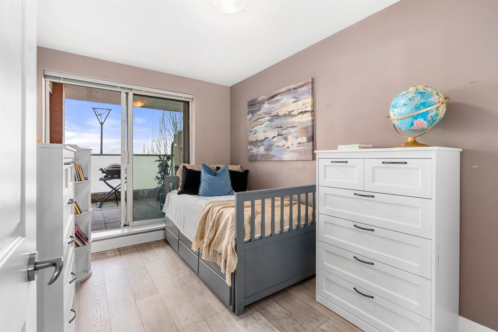 listing image 1105897171386602936