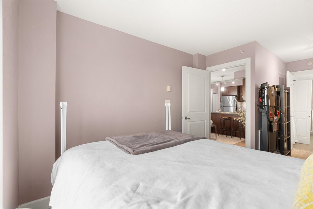 listing image 1105471954071651397